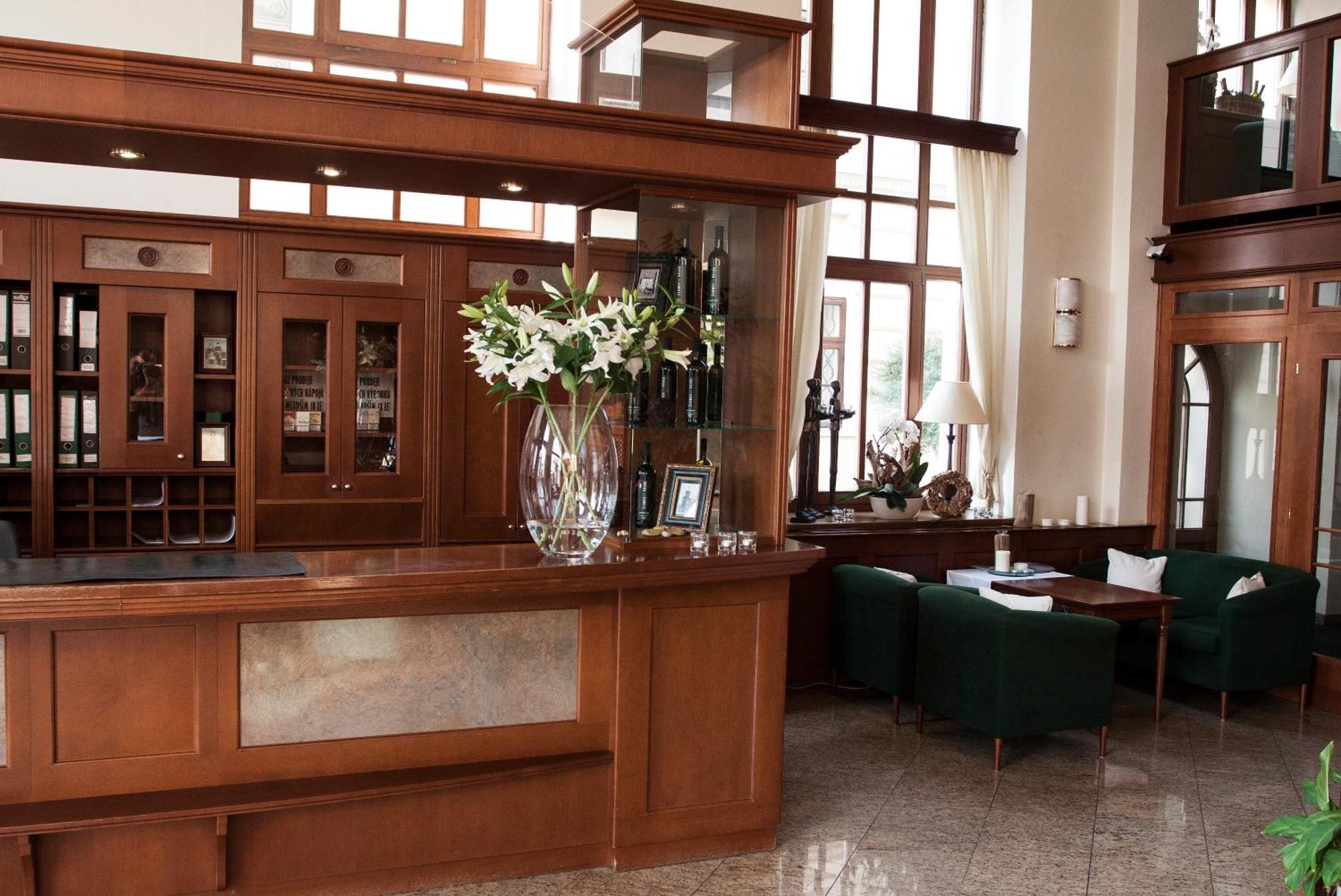 Hotel Slunce Uherske Hradiste Ngoại thất bức ảnh